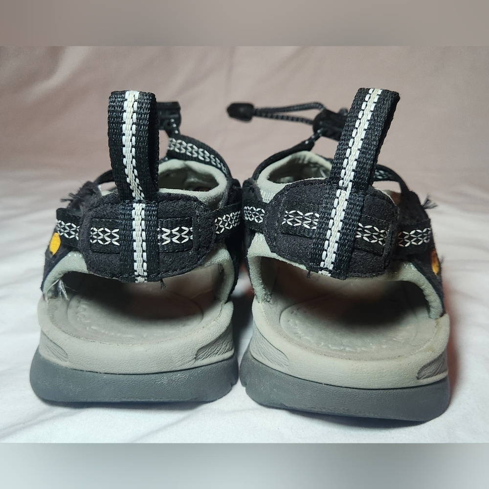Keen Women's Black and Gray Sandals Size 6 - Picture 4 of 6